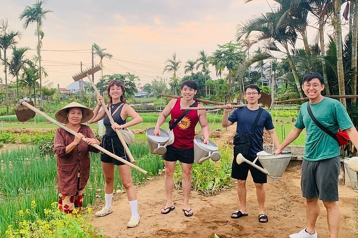 Guests enchan  the rustic and peaceful scenery of vast vegetable fields.